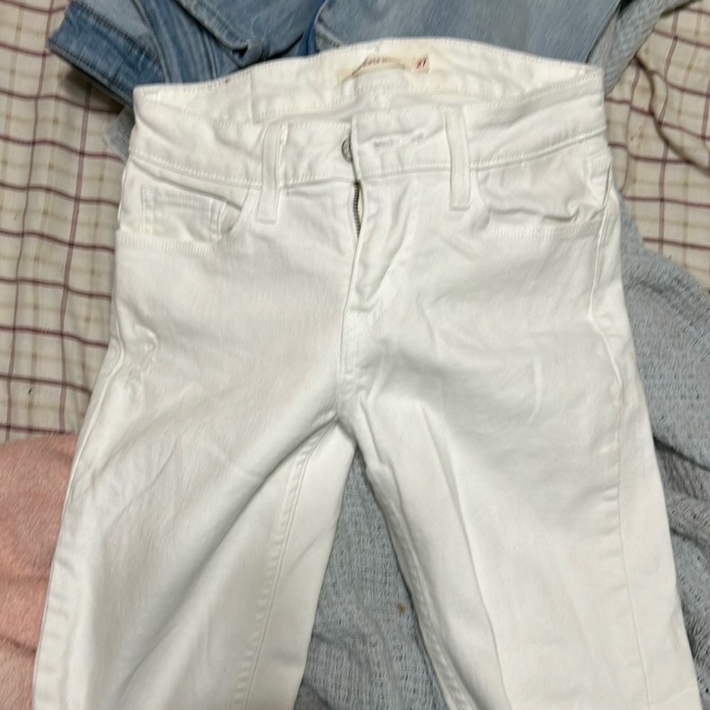 White Levi 535 Super Skinny Jeans, size 27.